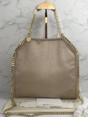 Stella McCartney väska - Säljer min superfina väska! I använd men gott skick, se sista bilderna 💞 pris kan diskuteras vid snabb affär