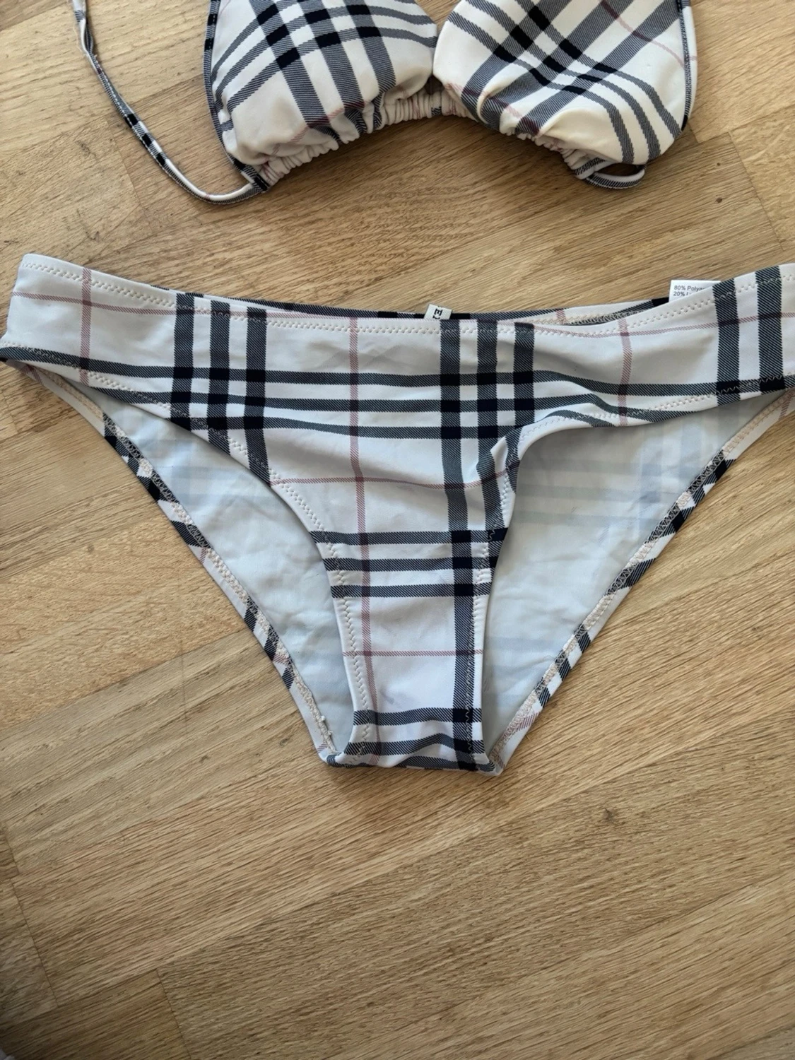 Burberry rutig bikini storlek L, made in London  - 1