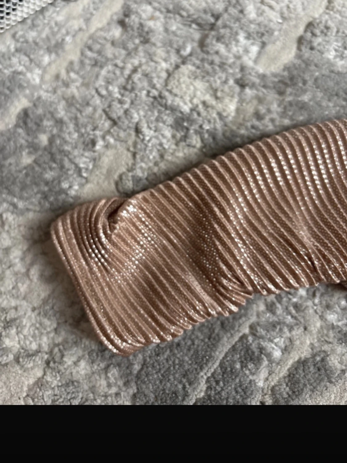 Glittrig champagnefärgad klänning  Jus de Pom - 3