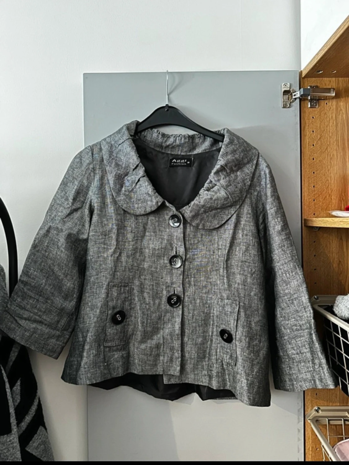 Grå kavajjacka med stora knappar - 2