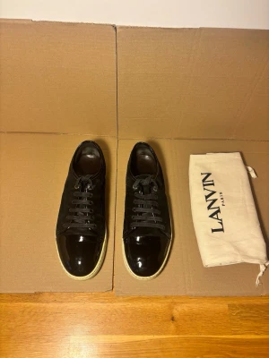 Lanvin Dbb1 Patent Toe Sneaker Black 43 - Storlek 43 (Passar 44), nypris ~5000kr, 100% äkta