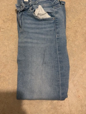 Lågmidjade jeans  - Från Ginatricot 