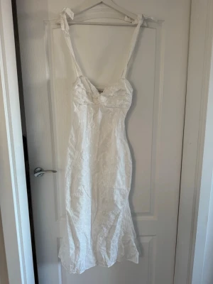 Klänning adoore  - Helt ny super söt klänning från adoore, storlek 34🤍