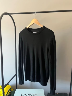 Stickad Tröja  - Snygg svart merinoull sweatshirt 🐑                                Storlek: M