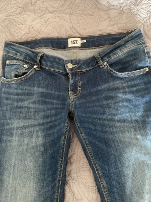 Blå jeans från 157 - Storlek XL. Inte använda för de tyvärr är förstora.
