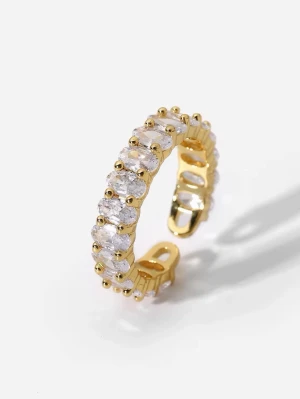 Justerbar ring  - Elegant ring i rostfritt stål, pläterad med 18K guld och dekorerad med gnistrande zirkonstenar. Den justerbara designen ger en bekväm passform.  Ringen passar perfekt för både vardag och fest. ✨