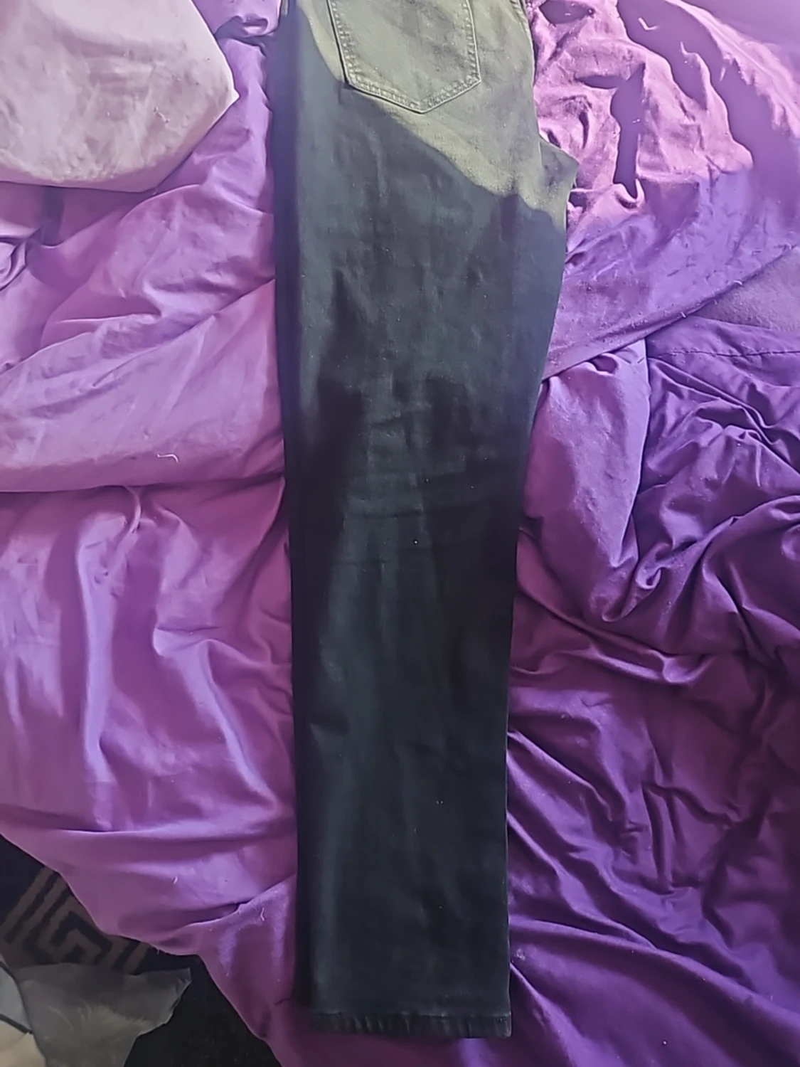 Svarta skinny jeans med slitningar