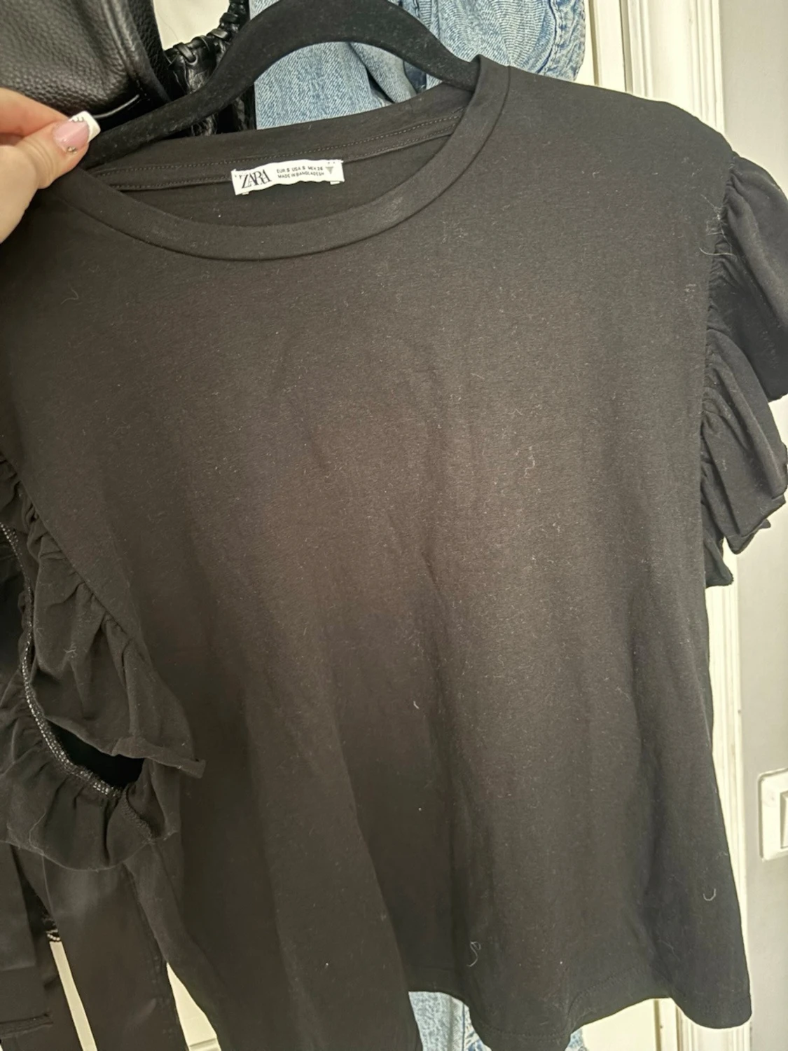 Svart volangärmad topp från Zara