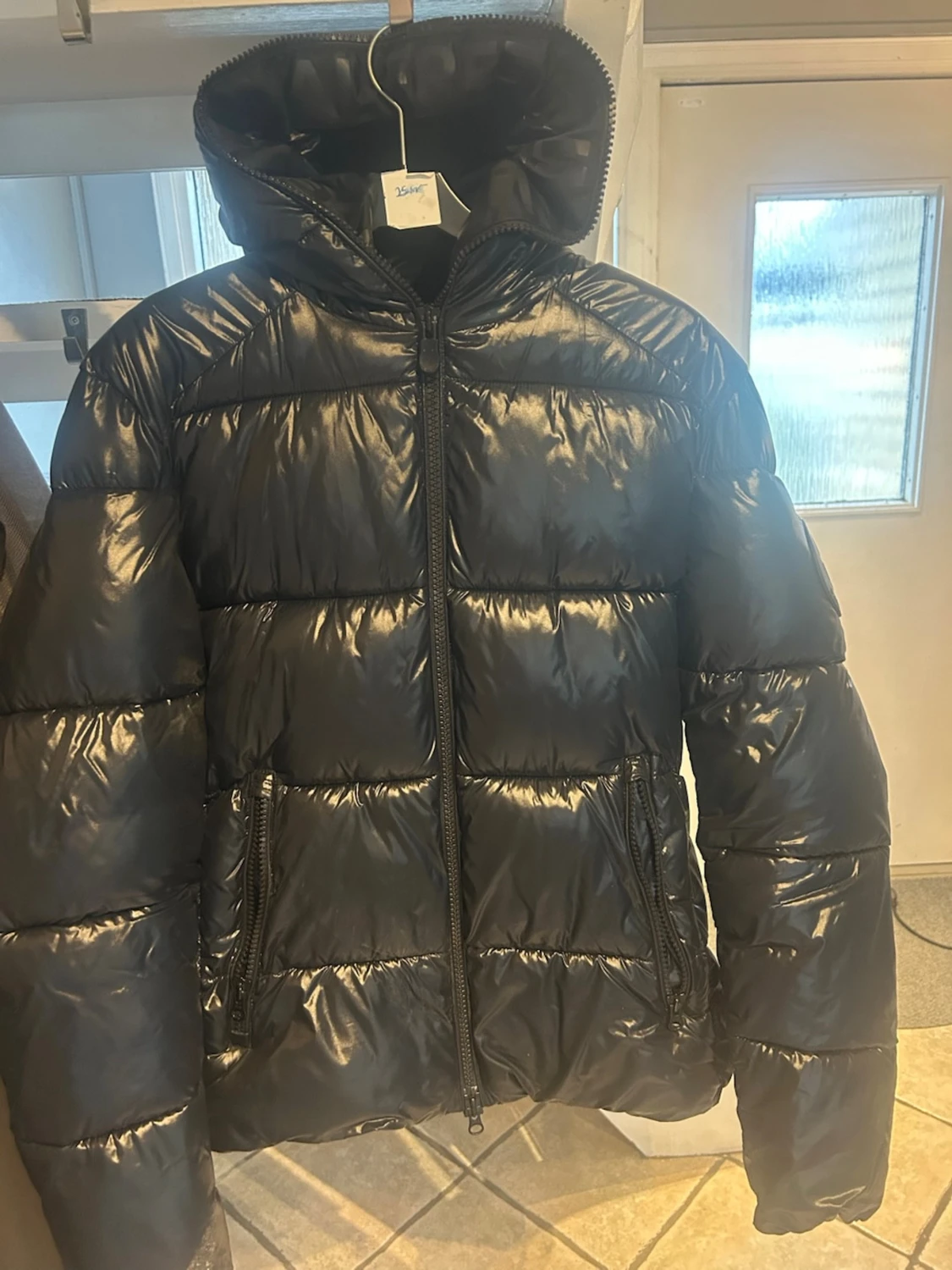 Svart pufferjacka från Save The Duck