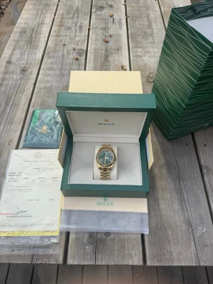 Herrklocka - Helt ny och oanvända klocka med automatiskt rörelse. Klockan har korrekt vikt och är tillverkad i samma högkvalitiva stål. Tveka inte att höra av er vid frågor eller bilder. Endast klockan ingår i priset. Om ni är intresserade av box eller box tillsammans med certifikat, vänligen kontakta oss så kan vi diskutera ett pris