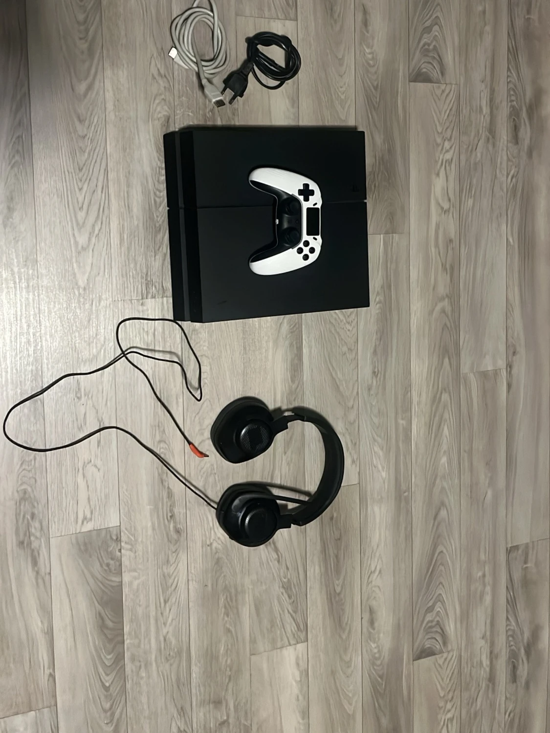 Vit och svart PS4 handkontroll allting ingår - 4