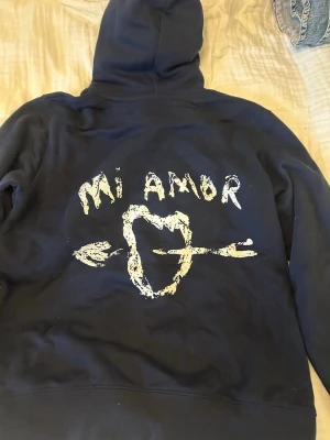 Mira Paris hoodie - äkta mira paris hoodie 💕💕💕 Köpt för 800💞Aldrig använd!