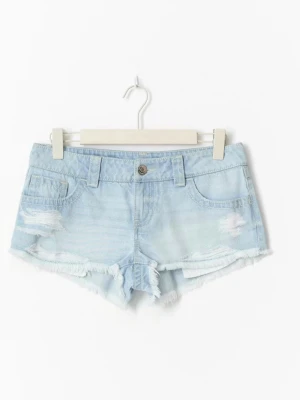 Ljusblåa Jeansshorts  - Ljusblåa jeansshorts från Gina Tricot, helt slutsålda. Storlek 36, använd endast 2 gånger. Säljer pga för små. Pris kan diskuteras💕