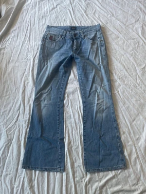 Vintage jeans - Bra skick! Mått: midjemått rakt över 36 innerbenslängd 75