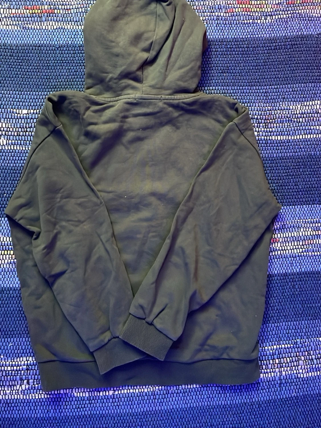 Olivgrön hoodie från V.N.D. - 1