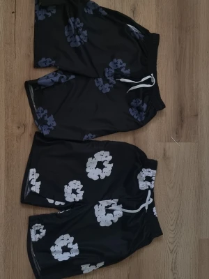 Short - Sköna short till sommaren 2 för 300
