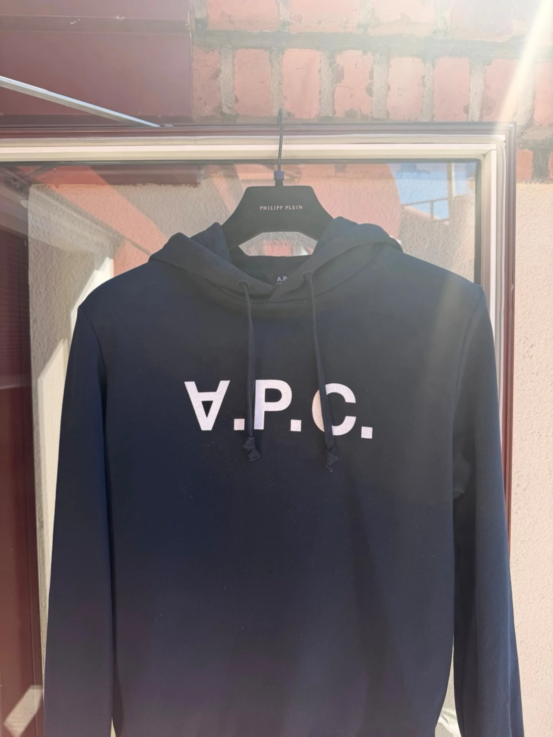 Mörkblå hoodie från A.P.C. - 1