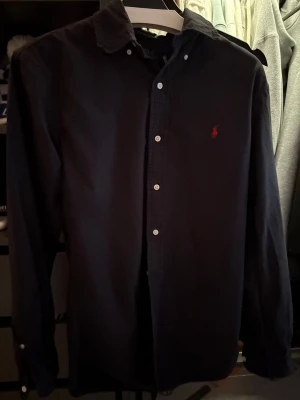 Polo Ralph lauren skjorta svart - Schysst skjorta från RL, knappt använd, Inga defekter! 