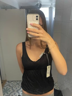 Festtopp - Ny med lapp! Har inga andra bilder