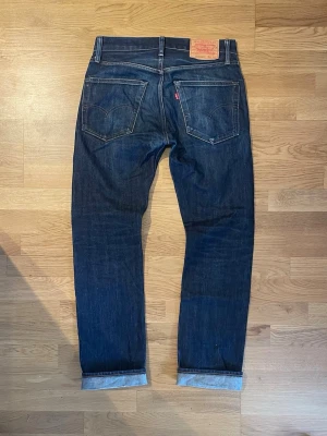 Levis 505 Selvedge Jeans - Säljer nu dessa feta Slevedge Jeans! Jeansen är i väldigt bra skick med få men feta fades! 🍾👖| Storlek: 30/32 | Skick: 9,5/10 | Skriv vid intresse och frågor!🤝