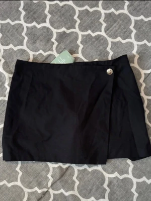 Kjol med inbyggda shorts  - Kjol med inbyggda shorts från H&M💕