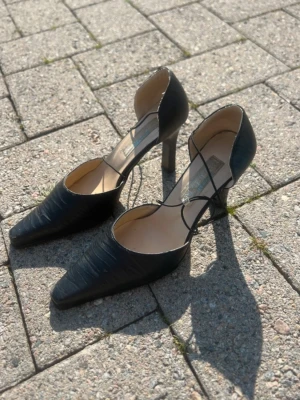 Klackar - Säljer dessa klackar i storlek 39. Fint skick! Vid intresse är det bara att höra av sig❤️