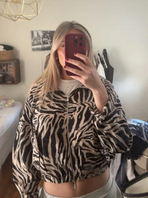 Hm zebra jacka - Trendig jacka helt ny