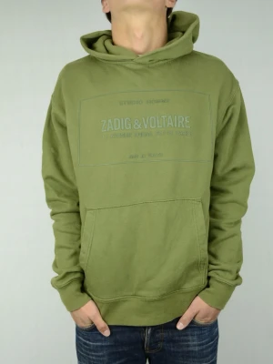 Zadig & Voltaire hoodie  - ZADIG & VOLTAIRE HOODIE Storlek : M Passform : Normal Användning : Hoodien är i ett välidgt fint skick utan defekter Nypris : Cirka 2500SEK Modellen på bilden : 182CM och väger 74KG
