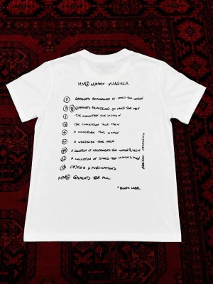 Maison Margiela t-shirt  - Vit t-shirt från Maison Margiela unik och efterfrågad perfekt för clean sommar outfits! | Skick : 10/10 Inga tecken på användning | Masion margiela påsen ingår på köp | Storlek EU S | Längd : 64 cm | Bredd : 46 cm | pris går att diskutera vid snabbaffär / bundle köp! 