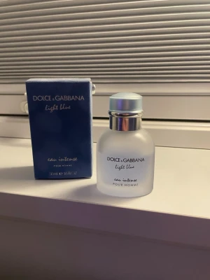 Dolce & Gabbana light blue intense  - God och skön parfym. 50 ml