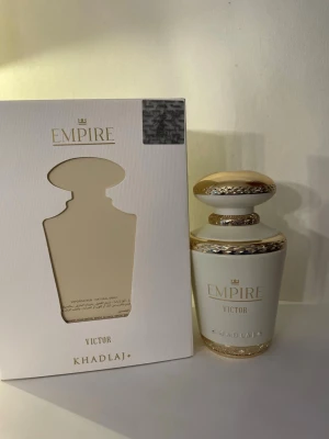 Empire Victor  Khadlaj - Empire Victor från Khadlaj 100ml se bild för mängd kvar. Se bilder för produktionsdatum. Det är korrekt för citron karamell vanilj doften,  citron gourmand