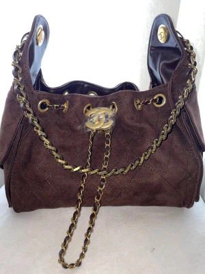  Ch@nel 25 handväska - Helt ny, med dammväska. Stainless detaljerat, läder och mock 