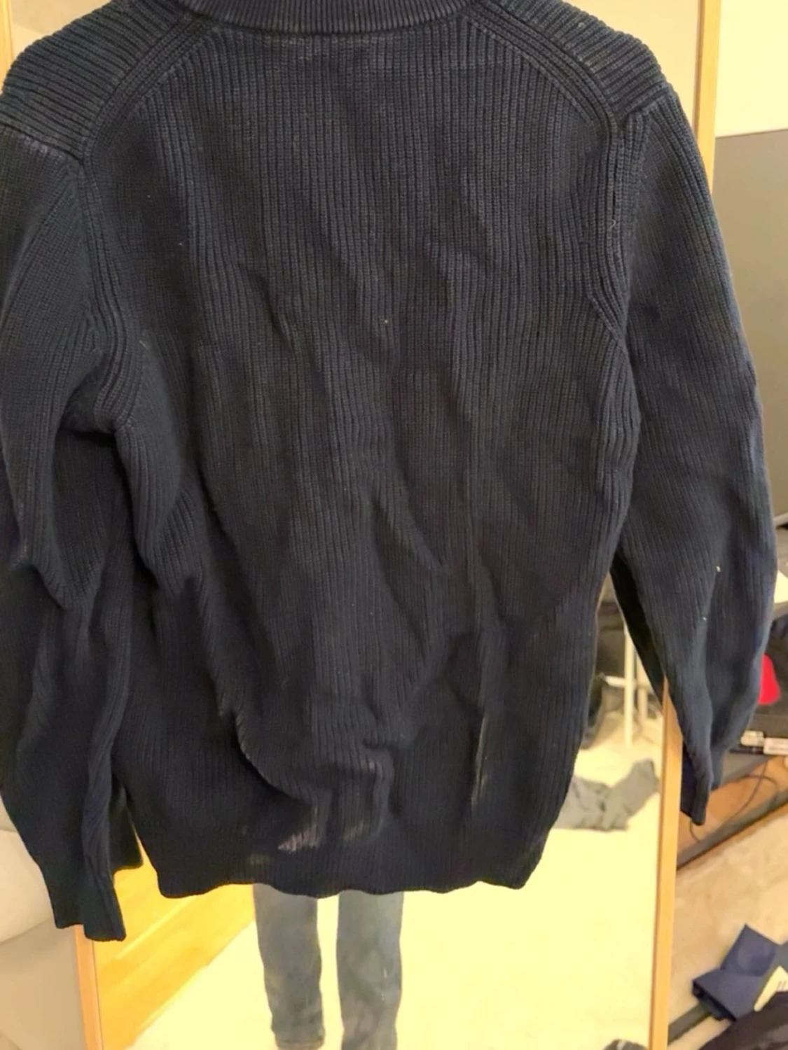 Mörkblå stickad tröja med halvzip - 1