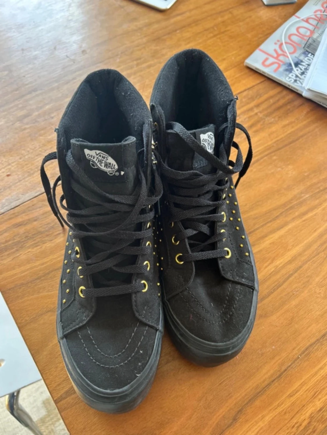 Svarta Vans Sk8-Hi med nitar