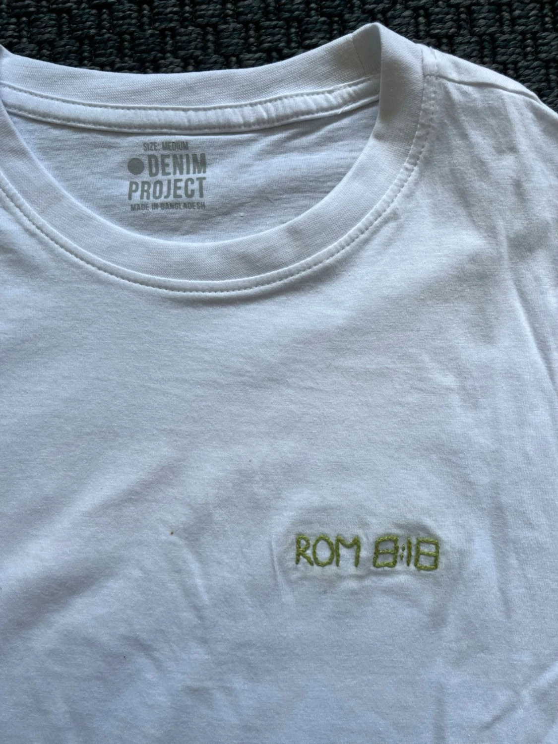 Handbroderad vit t-shirt från Denim Project - 1