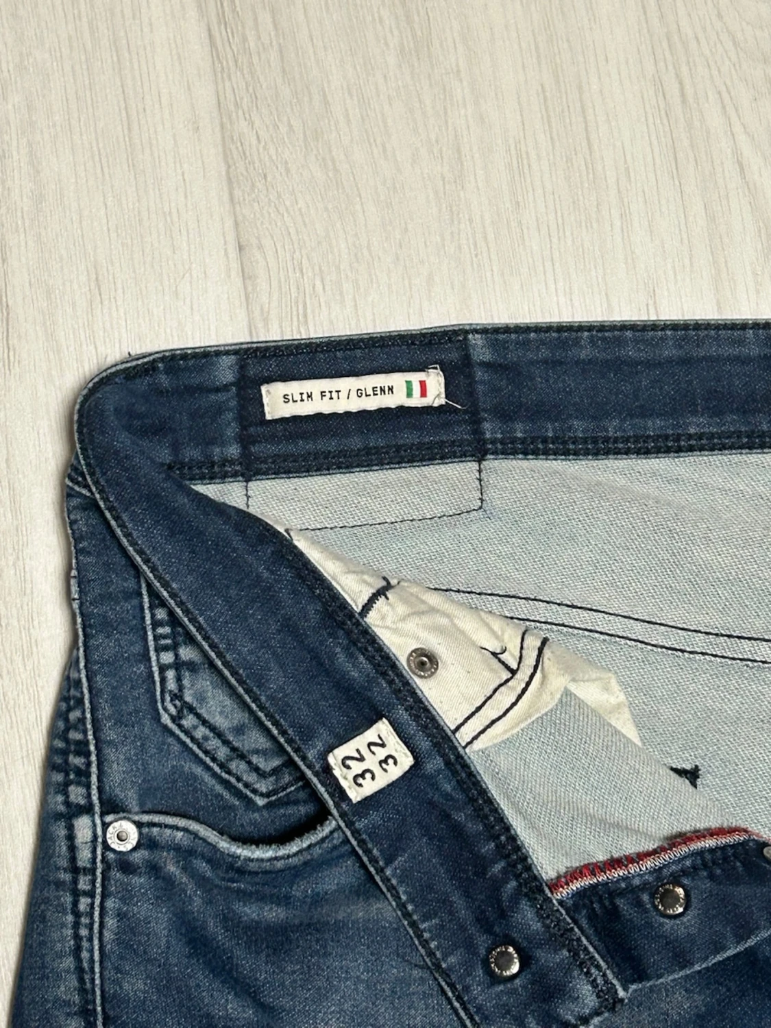 Mörkblå slitna jeans W32 L32 - 2