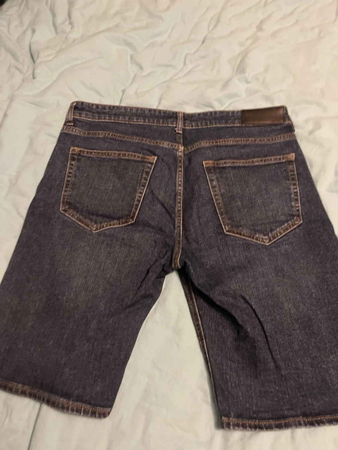 Mörkblå jeansshorts från Dressmann - 3