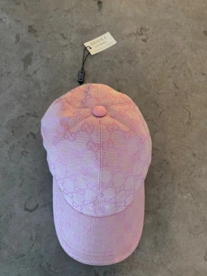 Rosa keps - Rosa keps aldrig använd 