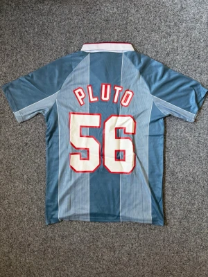 Pluto Future x England custom jersey - Size M, true to size. Just like new, very comfortable and high quality.