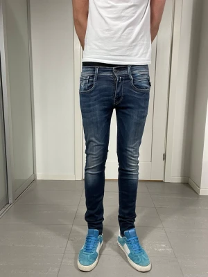 Replay Anbass Jeans - Säljer nu dessa Replay Anbass jeans, skriv för fler bilder/frågor🙌🏼