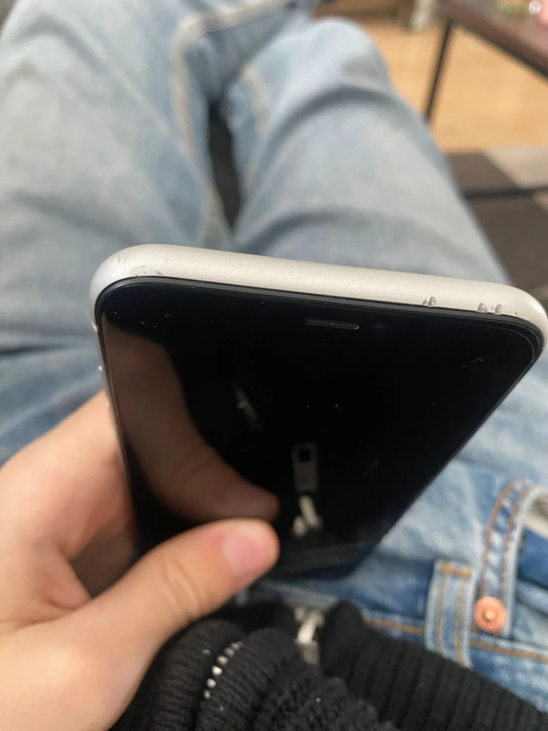 iPhone XR  - 2