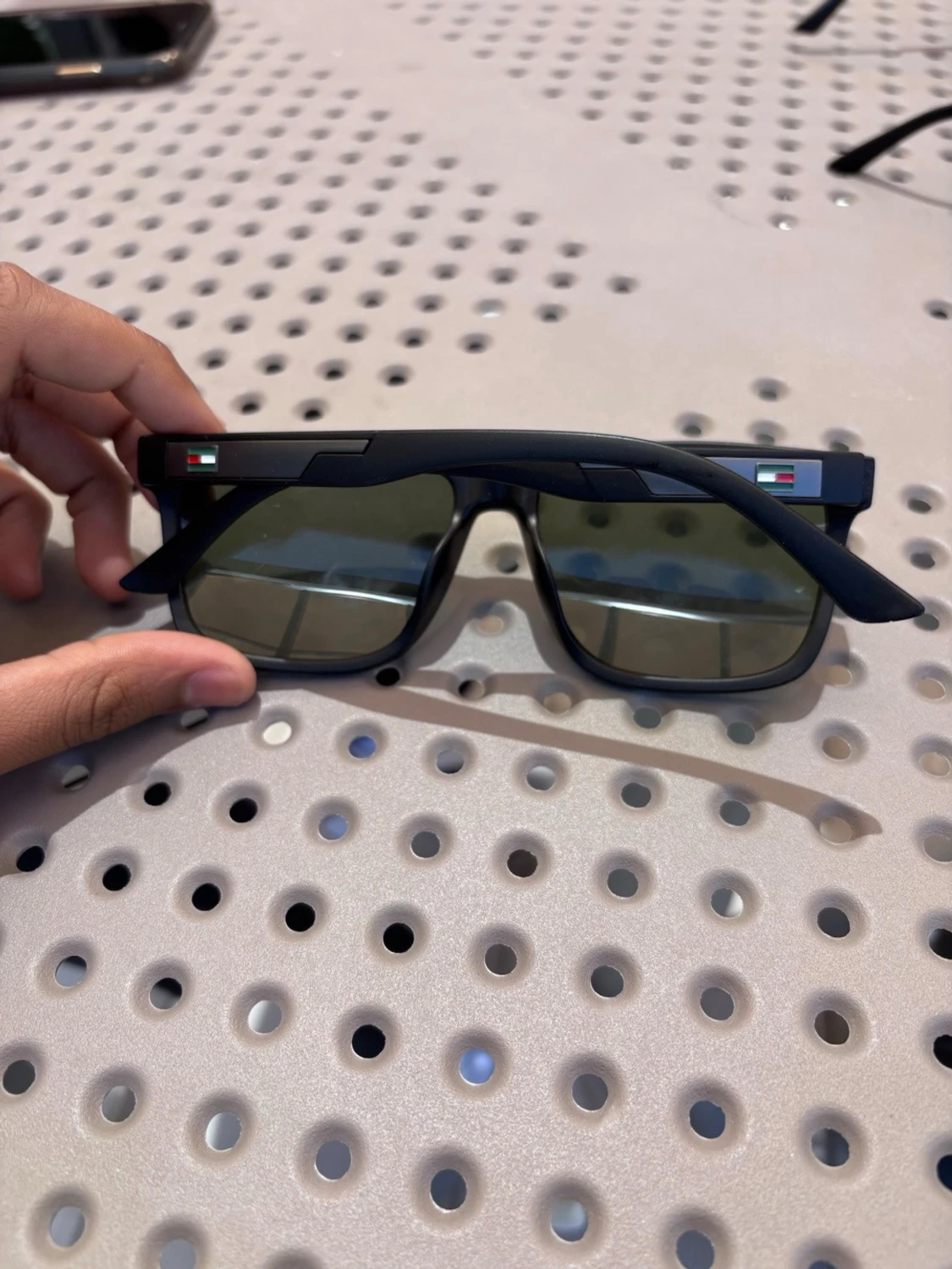 Svarta solglasögon från Tommyhilfiger