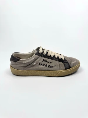Saint Laurent sneakers - Saint Laurent Sneakers. Storlek 40,5. Skick 8,5/10. Nypris ca 7800kr. 100% autentiska.