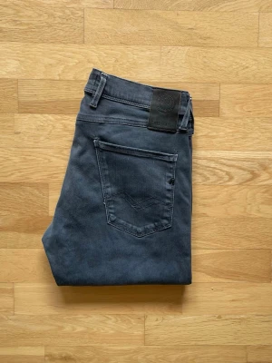 Replay Hyperflex  - Replay jeans | Skick 9,5 | Nypris ca 2000kr mitt pris endast 499kr! | Storlek: W30 L32 | Pris är ej hugget i sten! 🪨 | Hör av dig vid minsta fråga eller fundering!📩 