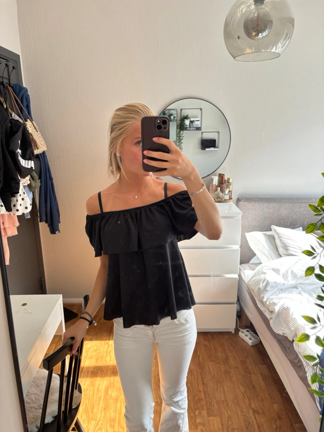 Svart offshoulder blus med volang