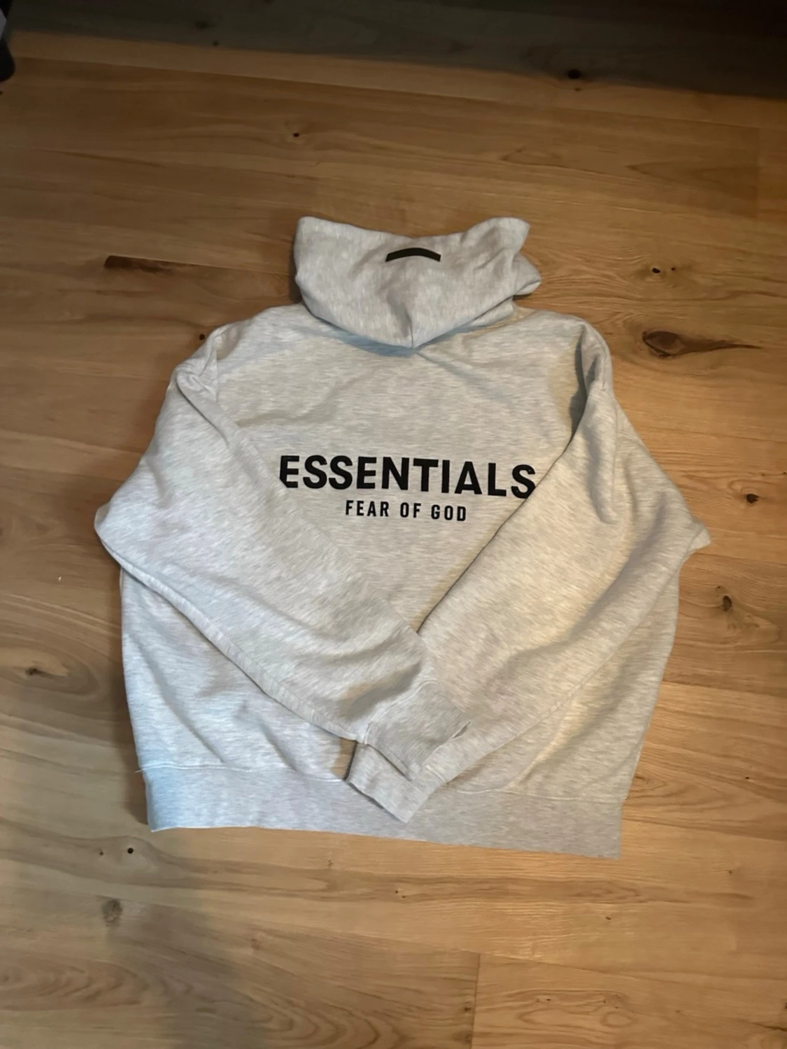 Grå essentials hoodie - 2