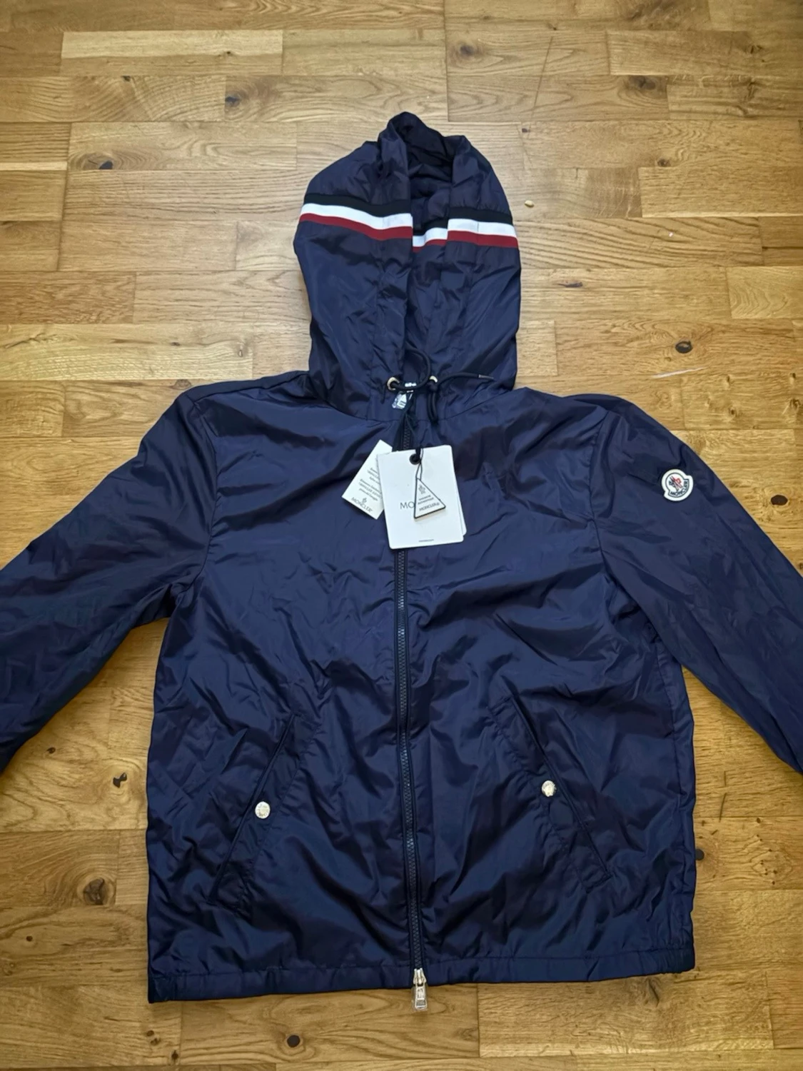 Marinblå vindjacka från Moncler