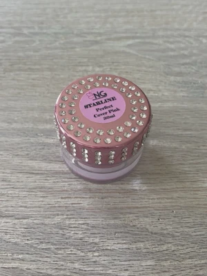 Nagelgigantens Starline Perfect Cover Pink - Nagelgelé från nagelgiganten💗Endast testad och är i fint skick, 30ml