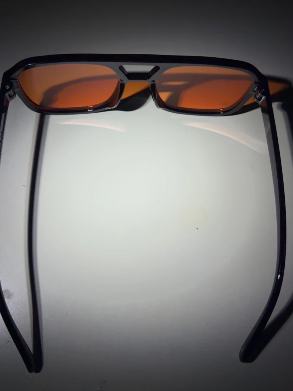 Svarta solglasögon med orange glas - 1