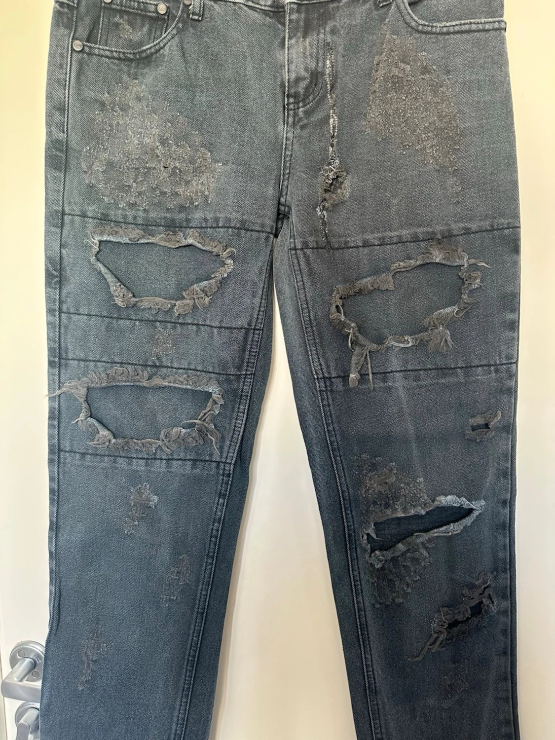 Grå slitna jeans från One Teaspoon W28 - 2